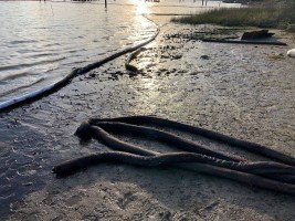 tbc saturated sorbent boom   tabbs bay small